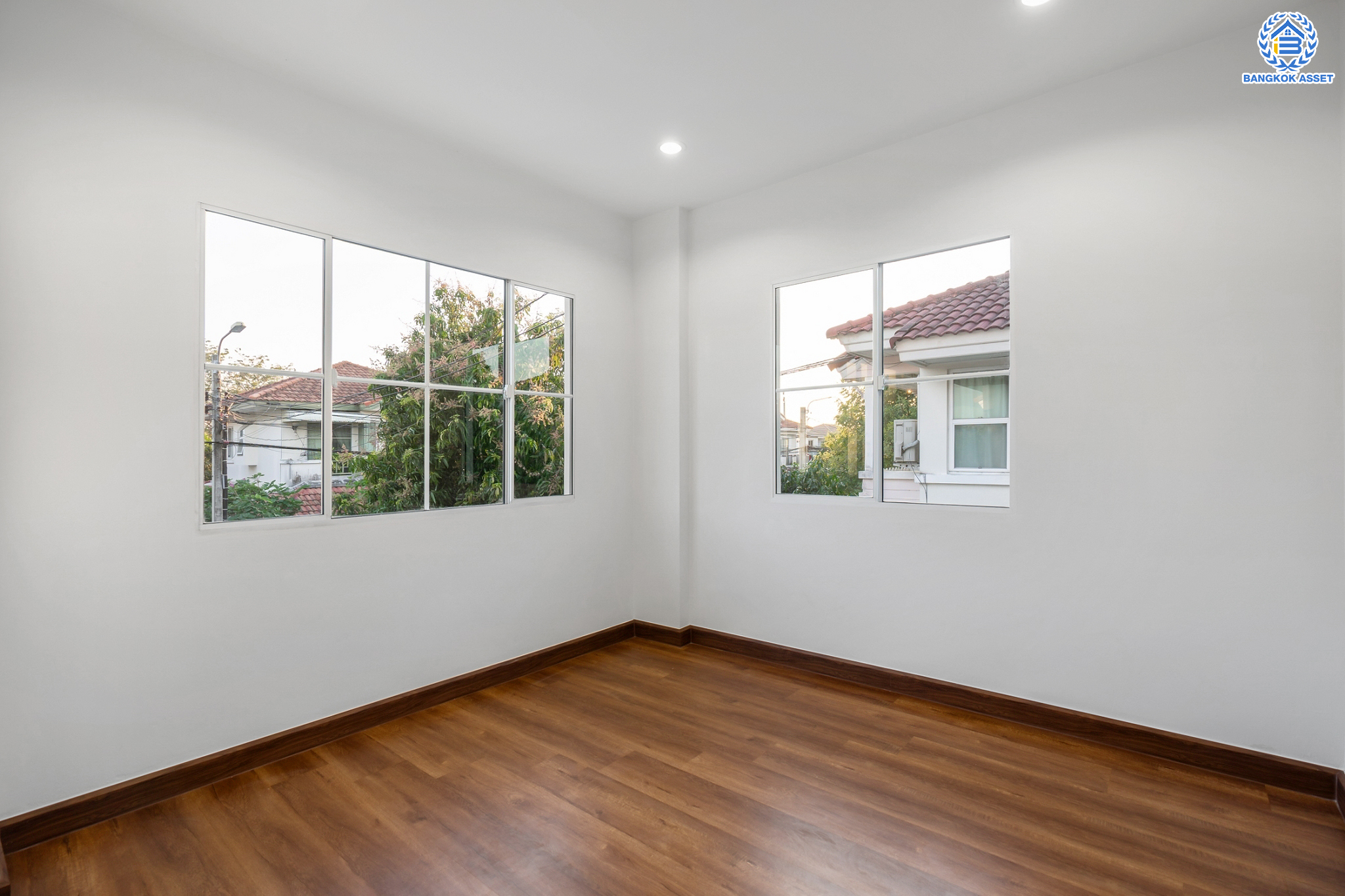 บ้านมือสองตกแต่งใหม่ แบรนด์ LH ม.ชลลดา วัดลาดปลาดุก บ้านเดี่ยวหลังใหญ่ เนื้อที่ 52.2 ตร.ว. ฟังก์ชัน 3 ห้องนอน 2 ห้องน้ำ จอดรถได้ 2 ที่จอดรถ พร้อม Facilities ครบครัน บนทำเลเดินทางสะดวก เชื่อมต่อถ.กาญจนาภิเษก ใกล้รถไฟฟ้าสายสีม่วง "สถานีคลองบางไผ่"...